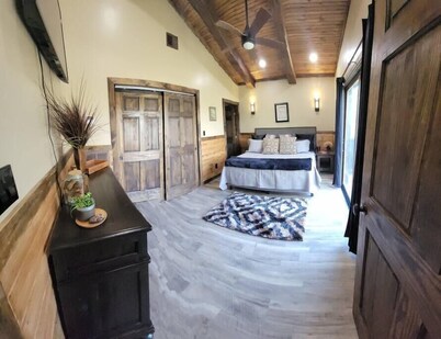 Waldens Wonder | artist dream | hot tub