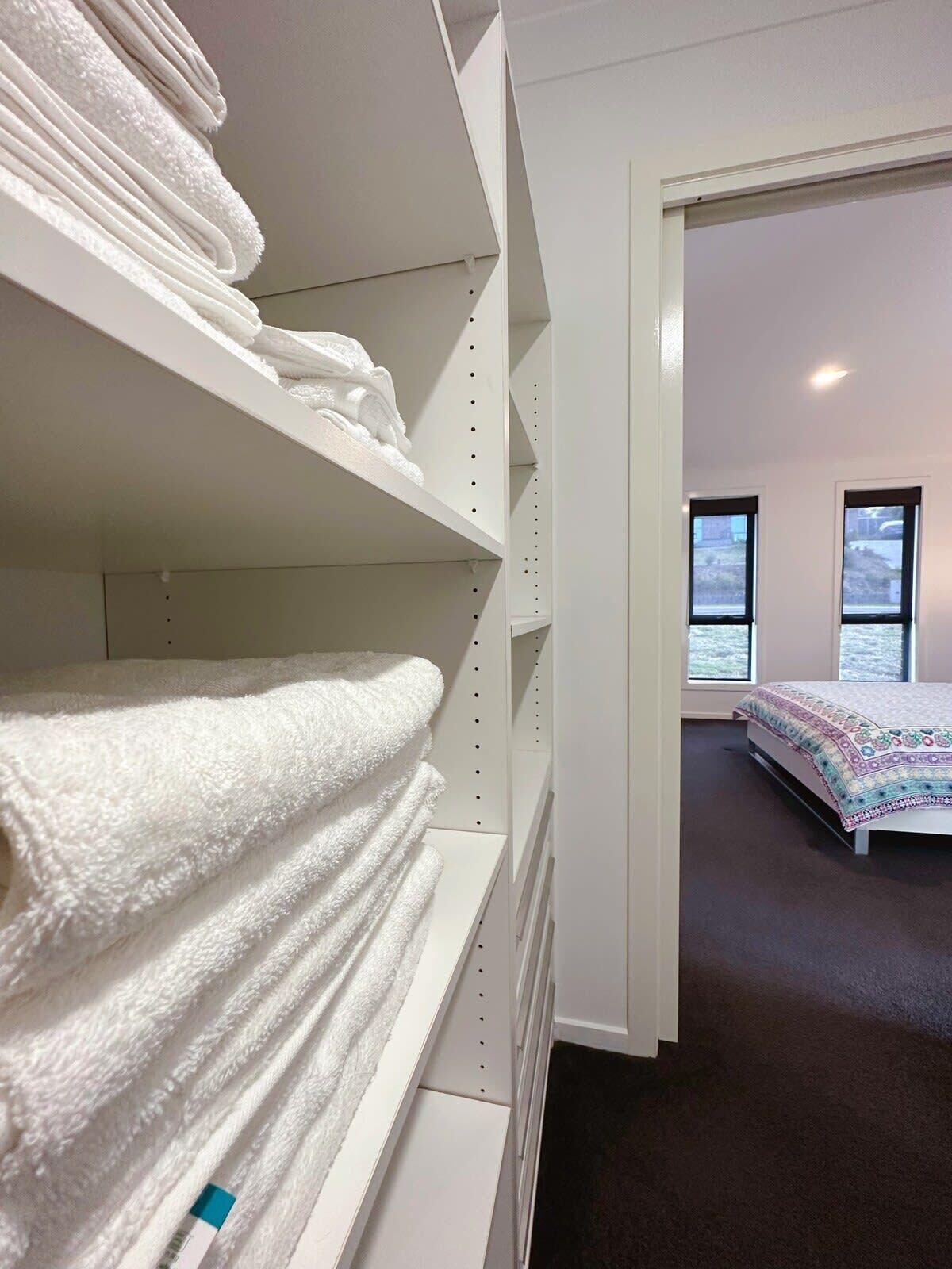 4 bedrooms, desk, iron/ironing board, travel crib