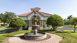 Property grounds - Luxurious 4BR w/ Private Pool in Tuscan Hills 313 (Davenport)