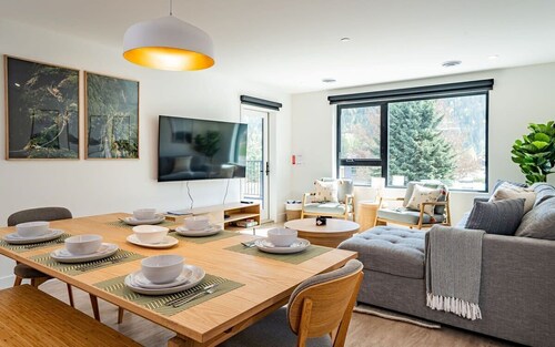 Revy Bliss - Dazzling Condo in the Mountains