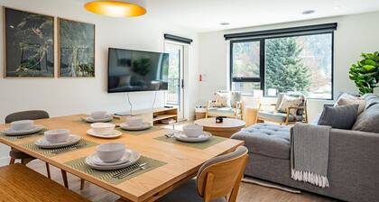 Revy Bliss - Dazzling Condo in the Mountains