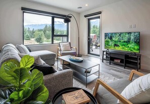 Flat-screen TV, offices - Revy's Peak Condo - Hot Tub with View (Revelstoke)