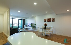 Deluxe Apartment | Living area - Paradise Home Mai Hac De (Hanoi)