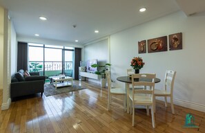 Deluxe Apartment | Living area