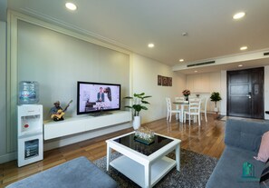 Deluxe Apartment | Living area