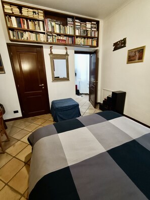 1 chambre, bureau, fer et planche à repasser, Wi-Fi gratuit