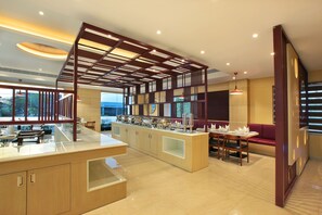 Desayuno continental (INR 500 por persona)