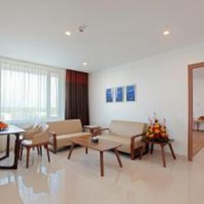 ロイヤル ダブルルーム | 高級寝具、セーフティボックス (室内)、ノートパソコン用作業スペース、遮光カーテン