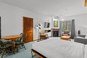 Iron/ironing board, WiFi, bed sheets, wheelchair access - Hearthstone Lodge #423 (Sun Peaks)