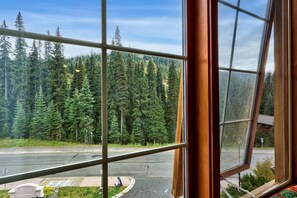 Interior - Hearthstone Lodge #423 (Sun Peaks)