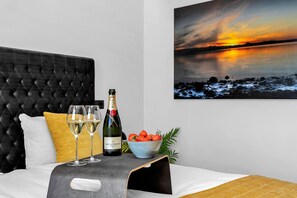 Penthouse Ville (One-Bedroom Apartment) | Wi-Fi gratuit, draps fournis