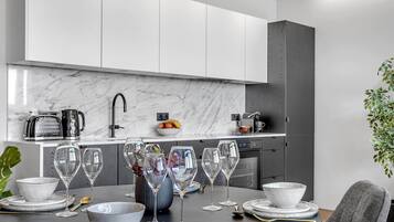 Attico City (One-Bedroom Apartment) | Cucina privata | Frigorifero, piano cottura, lavastoviglie, tostapane