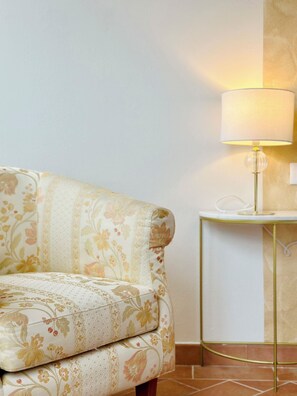 Terrace Studio | โต๊ะทำงาน, พื้นที่ทำงานแบบใช้แล็ปท็อป, ผ้าม่านกันแสง, Wi-Fi ฟรี