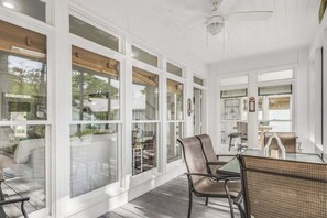 Outdoor dining - JUST LISTED in Cassine Village - 4 Bikes - Walk to beach, 2 Pools - `Gulf Station` (Santa Rosa Beach)