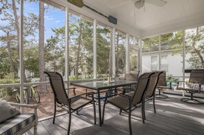 Outdoor dining - 4 Bikes - Walk to beach, 2 Pools - `Gulf Station` (Santa Rosa Beach)
