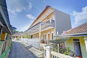 Vista frontal de la propiedad