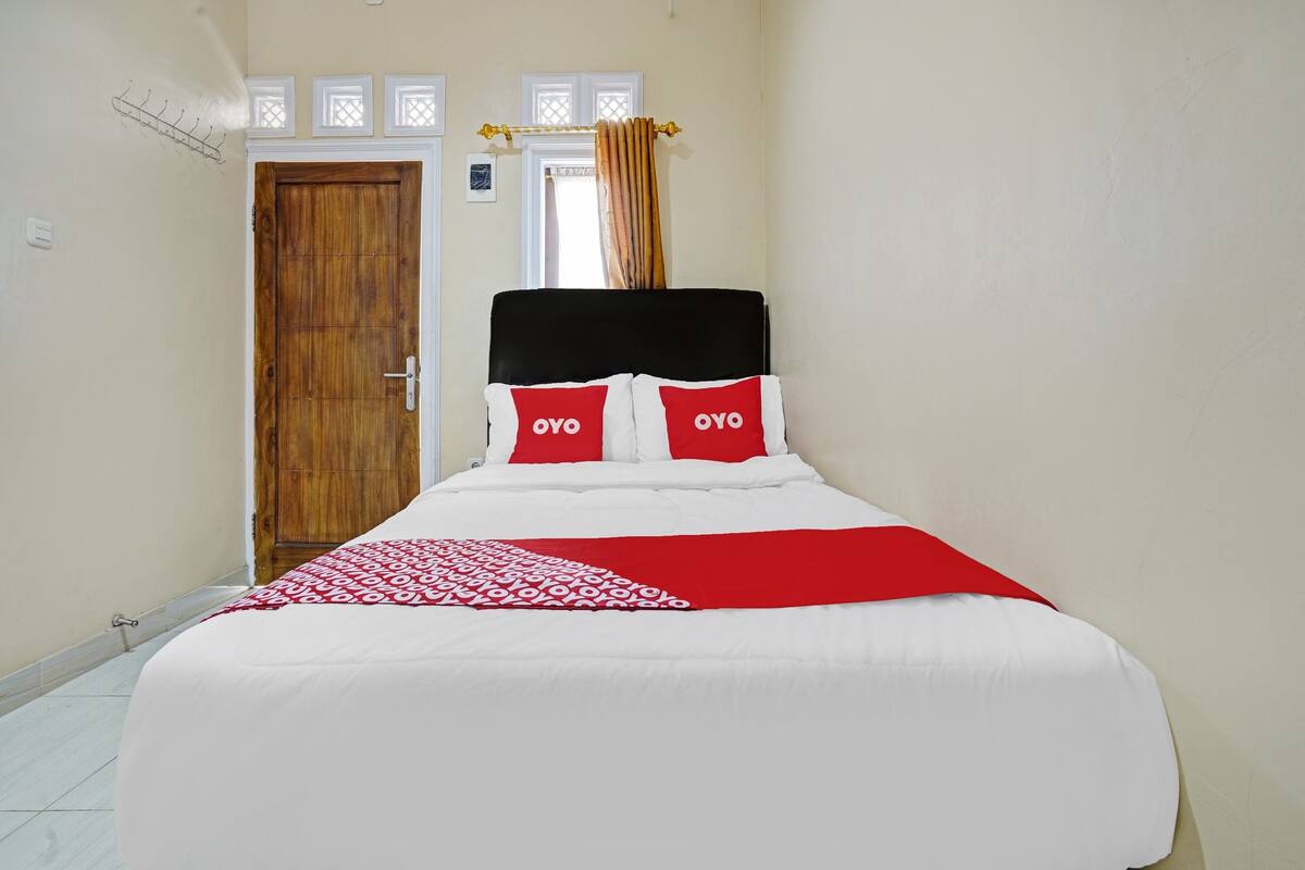 Habitación doble Deluxe | Espacio para trabajar con laptop, wifi gratis y ropa de cama