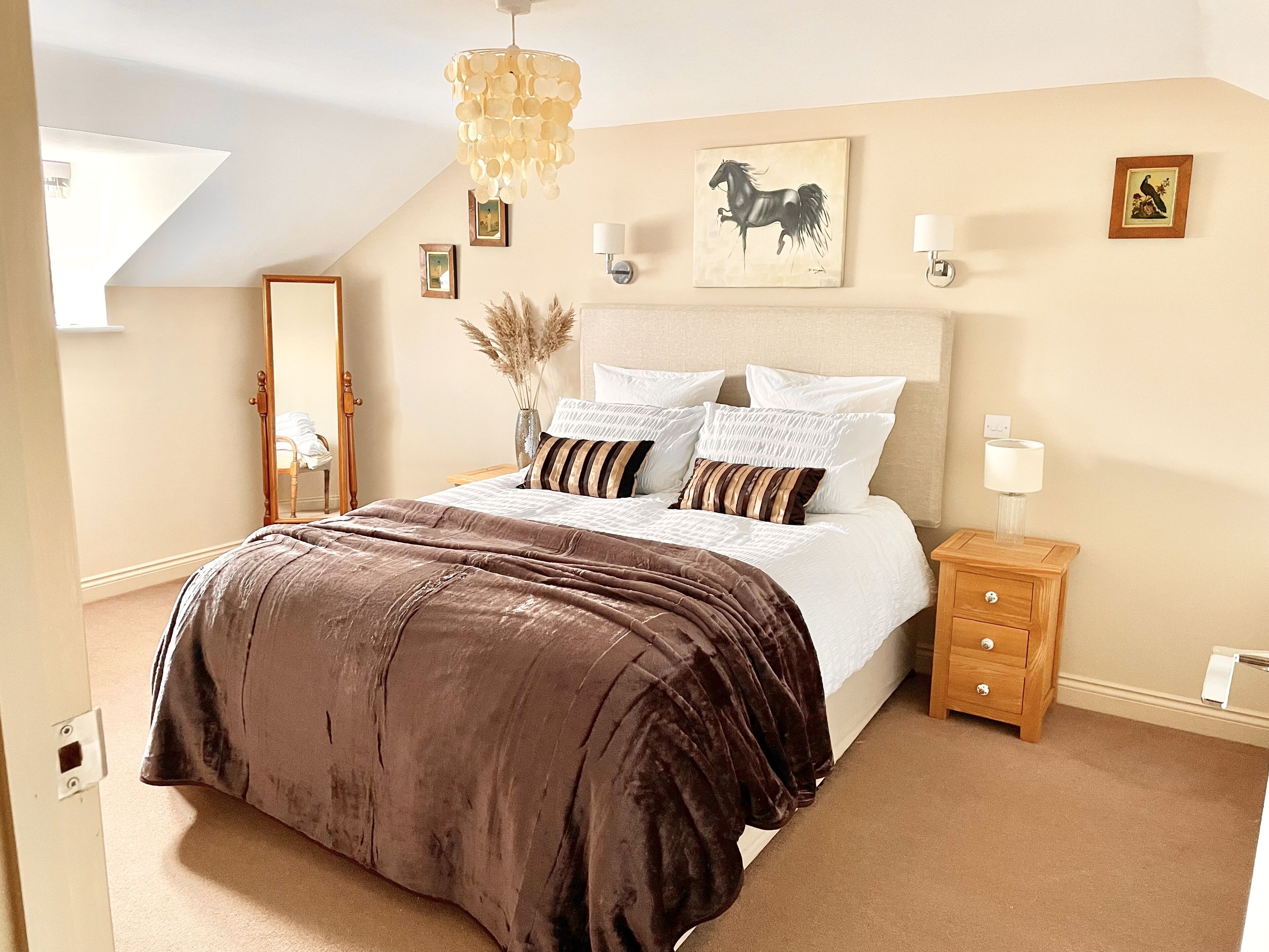 2 室のベッドルーム、アイロン / アイロン台、WiFi、ベッドシーツ