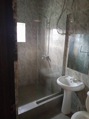 Bathroom - SANTRICK Hotel (Lagos)