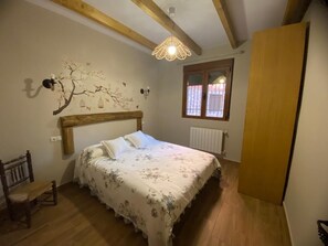 2 slaapkamers, een strijkplank/strijkijzer, wifi, beddengoed