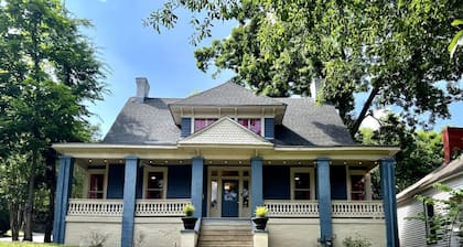 The Hotel Avondale: 7b - 4bath + Skoolie tiny home