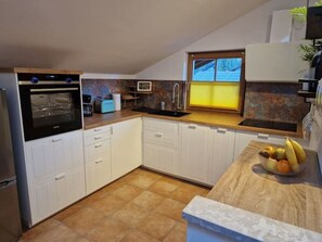 Køleskab, ovn, kogeplade, opvaskemaskine