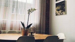 Apartemen, 2 Tempat Tidur Queen | Tempat makan