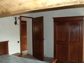 3 bedrooms, bed sheets