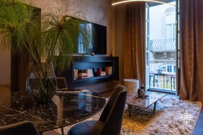 Deluxe Apartment | Living area