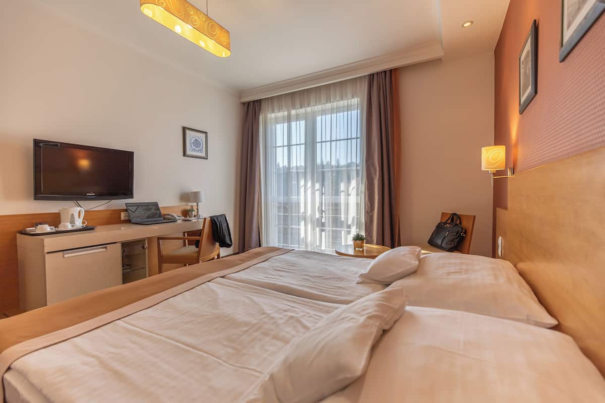 Superior-Zimmer, Nichtraucher, Stadtblick | 1 Schlafzimmer, Zimmersafe, Schreibtisch, schallisolierte Zimmer