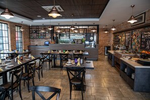 Free daily buffet breakfast  - City Hotel Miskolc (Miskolc)