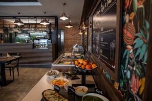Free daily buffet breakfast