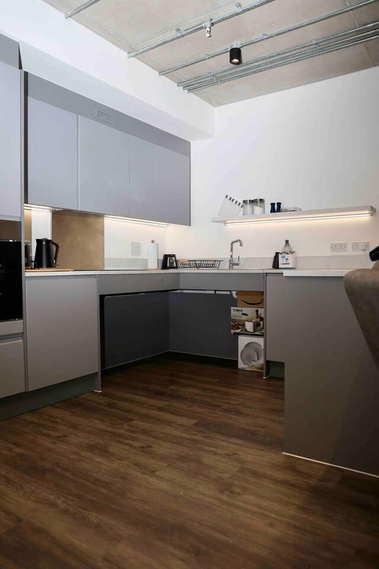 Apartment | Private kitchen | Fridge, microwave, oven, stovetop