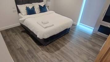 Apartment | 3 bedrooms, iron/ironing board, free WiFi, bed sheets