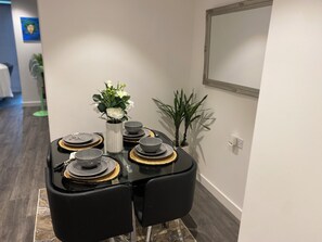 Apartment | Dining