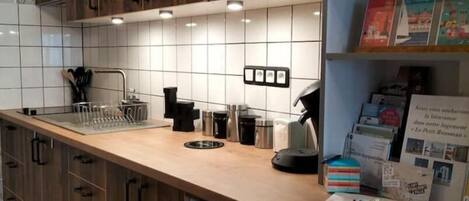 Fridge, microwave, stovetop, coffee/tea maker