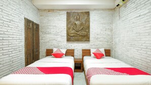 Standard Twin Room | Free WiFi, bed sheets - OYO 4016 Tan Jokteng Guest House (Yogyakarta)