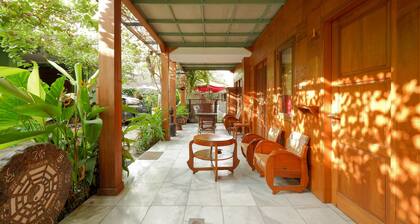 OYO 4016 Tan Jokteng Guest House