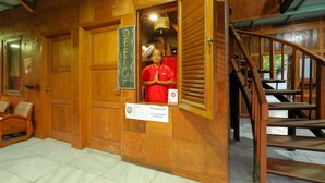 Reception - OYO 4016 Tan Jokteng Guest House (Yogyakarta)