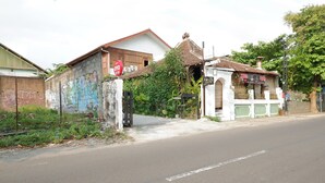 Front of property - OYO 4016 Tan Jokteng Guest House (Yogyakarta)
