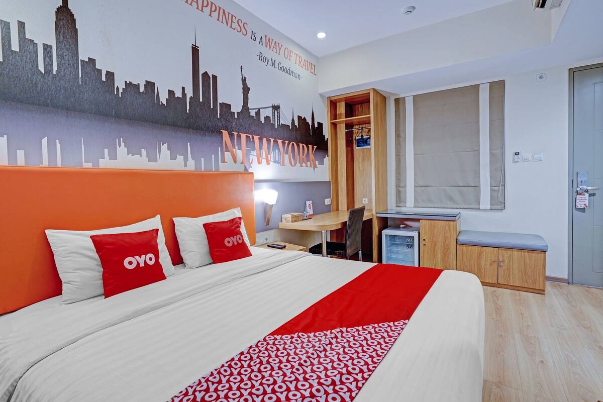 Kamar Double Standar | Meja kerja, ruang kerja ramah laptop, Wi-Fi gratis, dan seprai linen