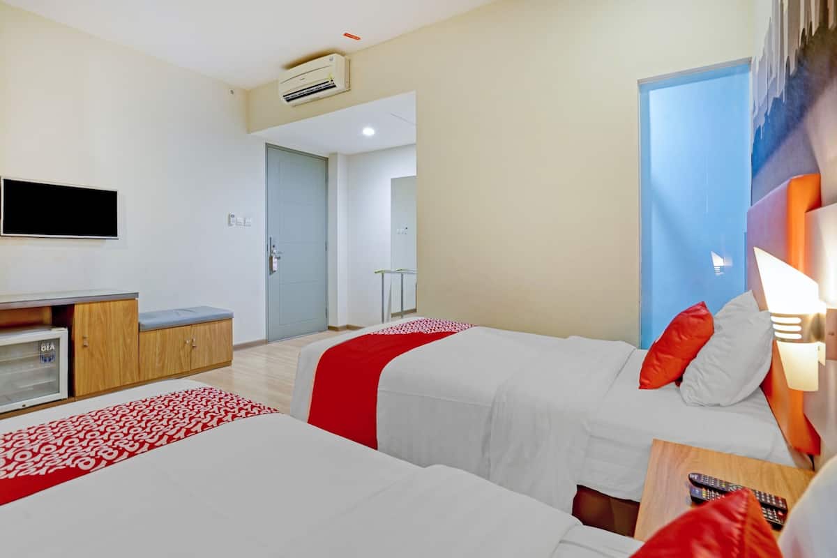 Deluxe Twin Room | Desk, laptop workspace, free WiFi, bed sheets