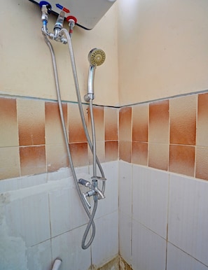 Chambre Simple Standard | Salle de bain | Douche