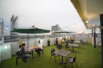 ARZO Hotel Premier