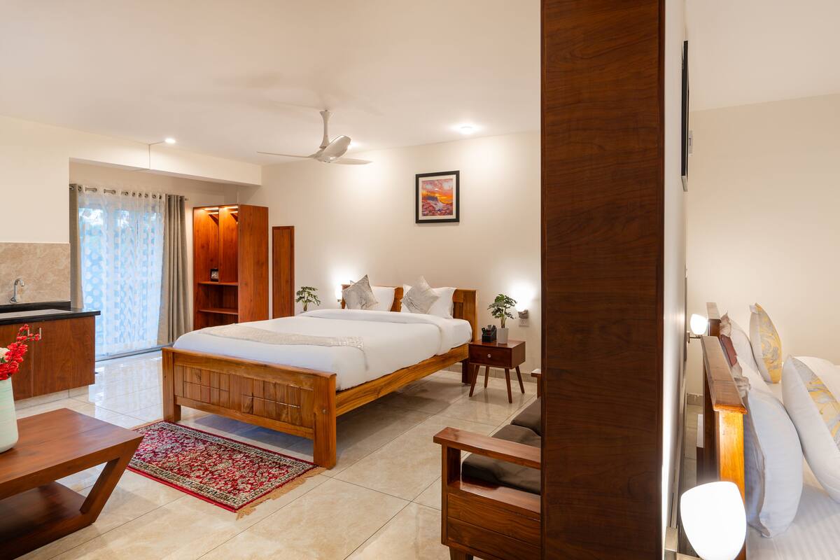 Luxury Suite | 1 bedroom, premium bedding, down comforters, desk