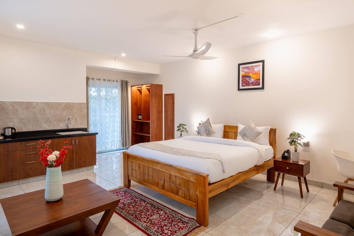Superior Suite | 1 bedroom, premium bedding, down comforters, desk