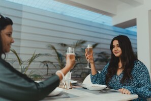Alimentos y bebidas