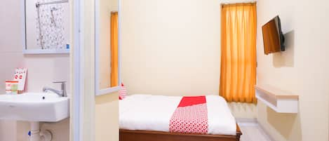 Deluxe Double Room | Desk, free WiFi, bed sheets