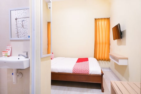 Escritorio, wifi gratis y ropa de cama