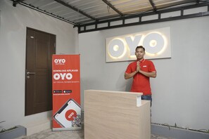 ฝ่ายต้อนรับ